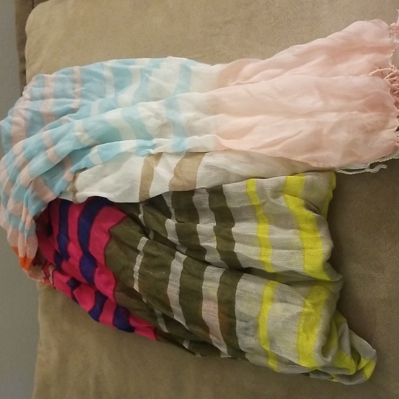 Old Navy Multicolor Large Scarf - Picture 4 of 7